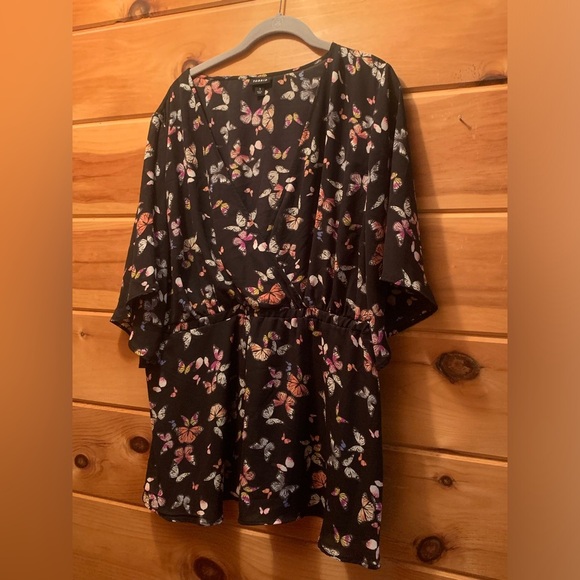 Torrid Lily Babydoll Georgette Surplice butterfly print Blouse. Plus size 1 - Picture 1 of 9